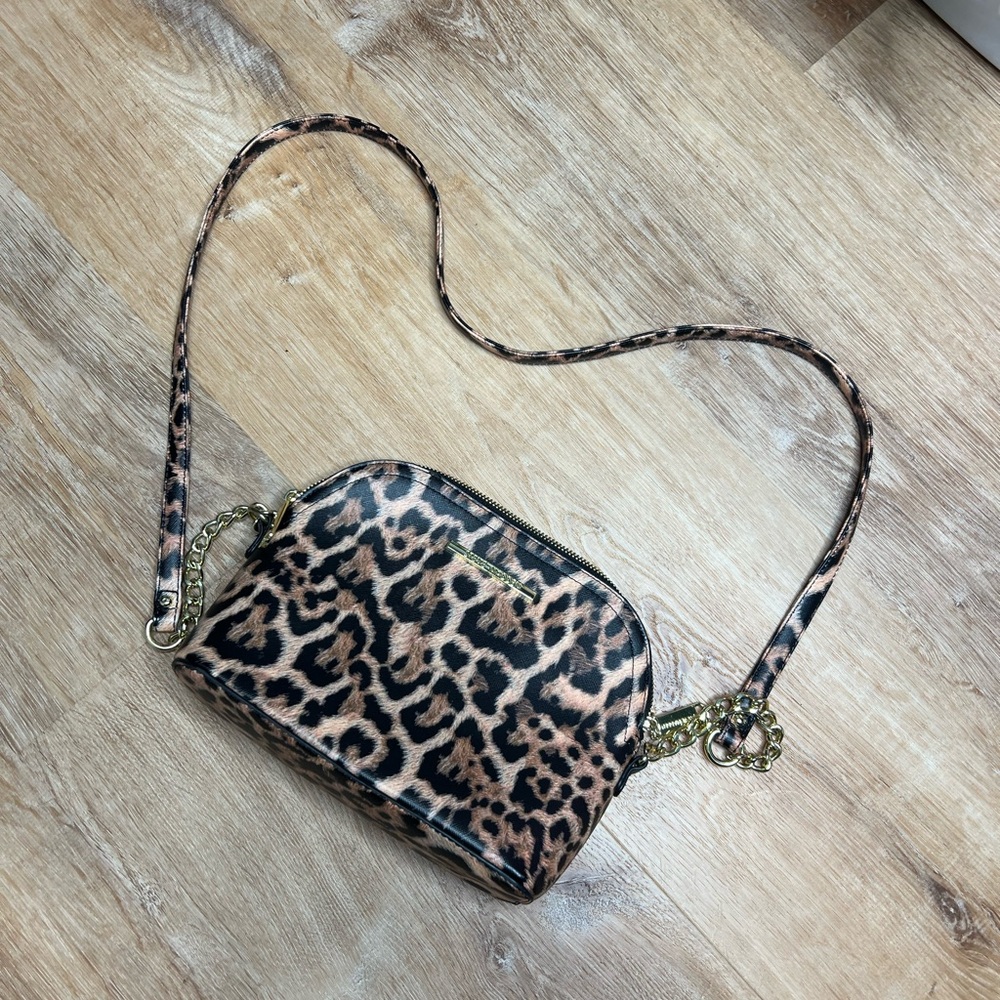 Steve Madden leopard and gold hardware crossbody bag. Excellent condition. - Picture 2 of 6
